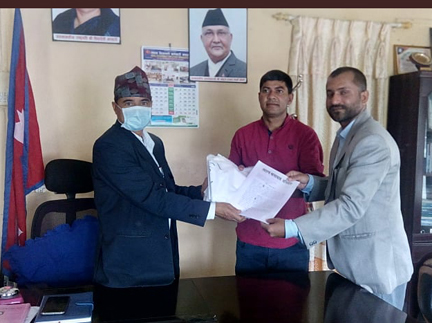 स्वतन्त्र जनदबाबले सङ्कलन गरेको हस्ताक्षर प्रधानमन्त्री र गृह मन्त्रिलाई पठायो