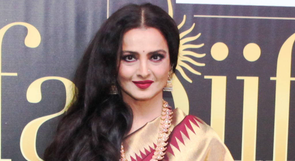 बलिउड अभिनेत्री रेखा क्वारेन्टिनमा, घर पनि सील