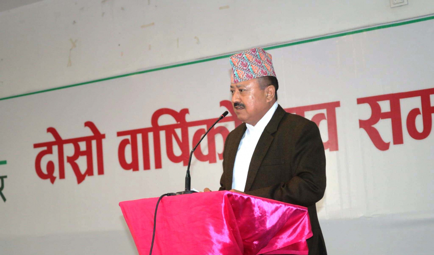 बझाङको पहिरोबाट विस्तापित परिवारका लागि व्यवसायी हमालद्वारा ५१ हजार सहयोग