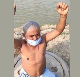 भारतमा नेपालीमाथि ज्यादती, कपाल मुण्डन गरेर ओलीविरुद्ध नारा लगाउन लगाइयो