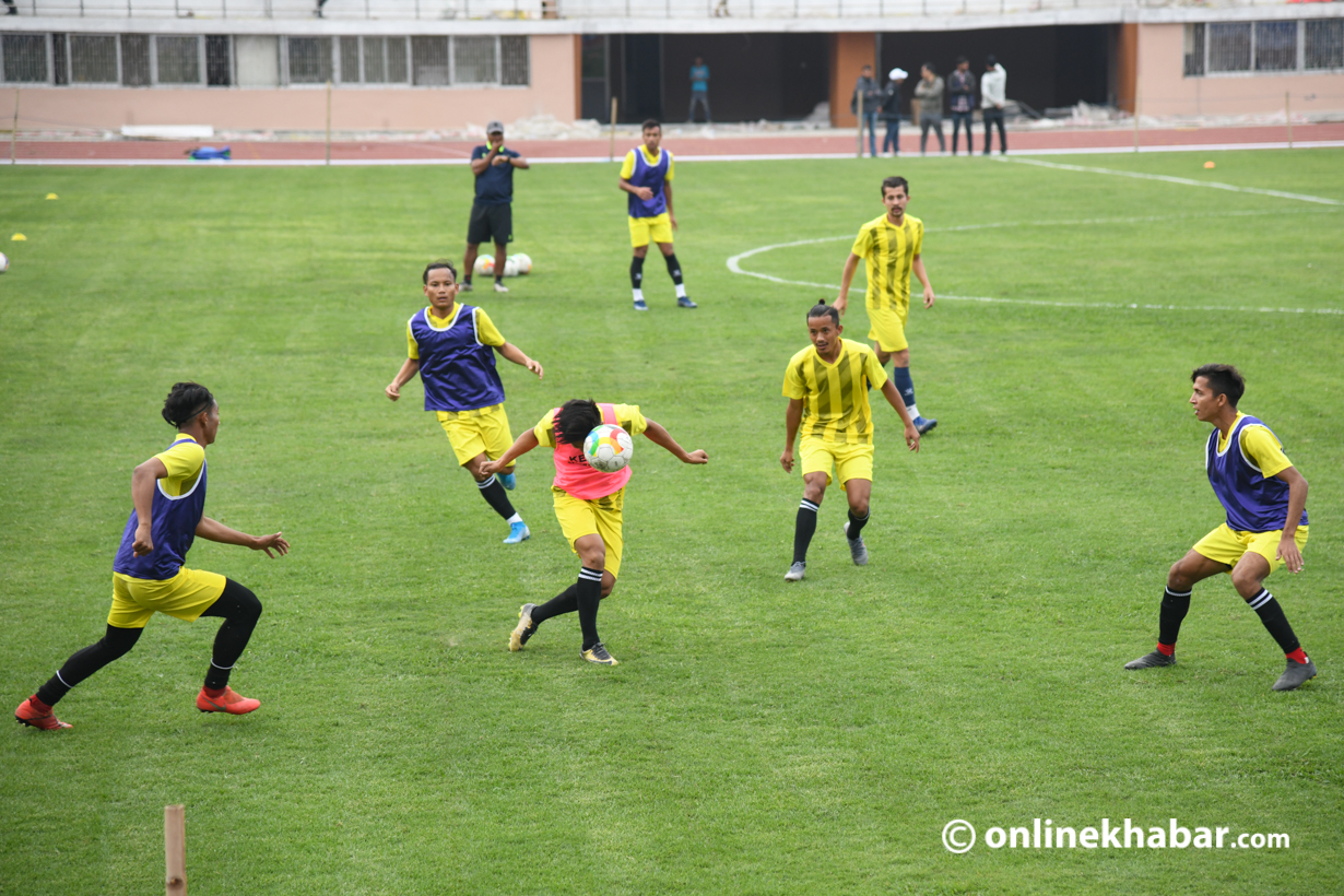 फुटबल प्रशिक्षण तयारी : खेलाडीहरु दुई साता होटलमा, पीसीआर टेष्टपछि मैदानमा