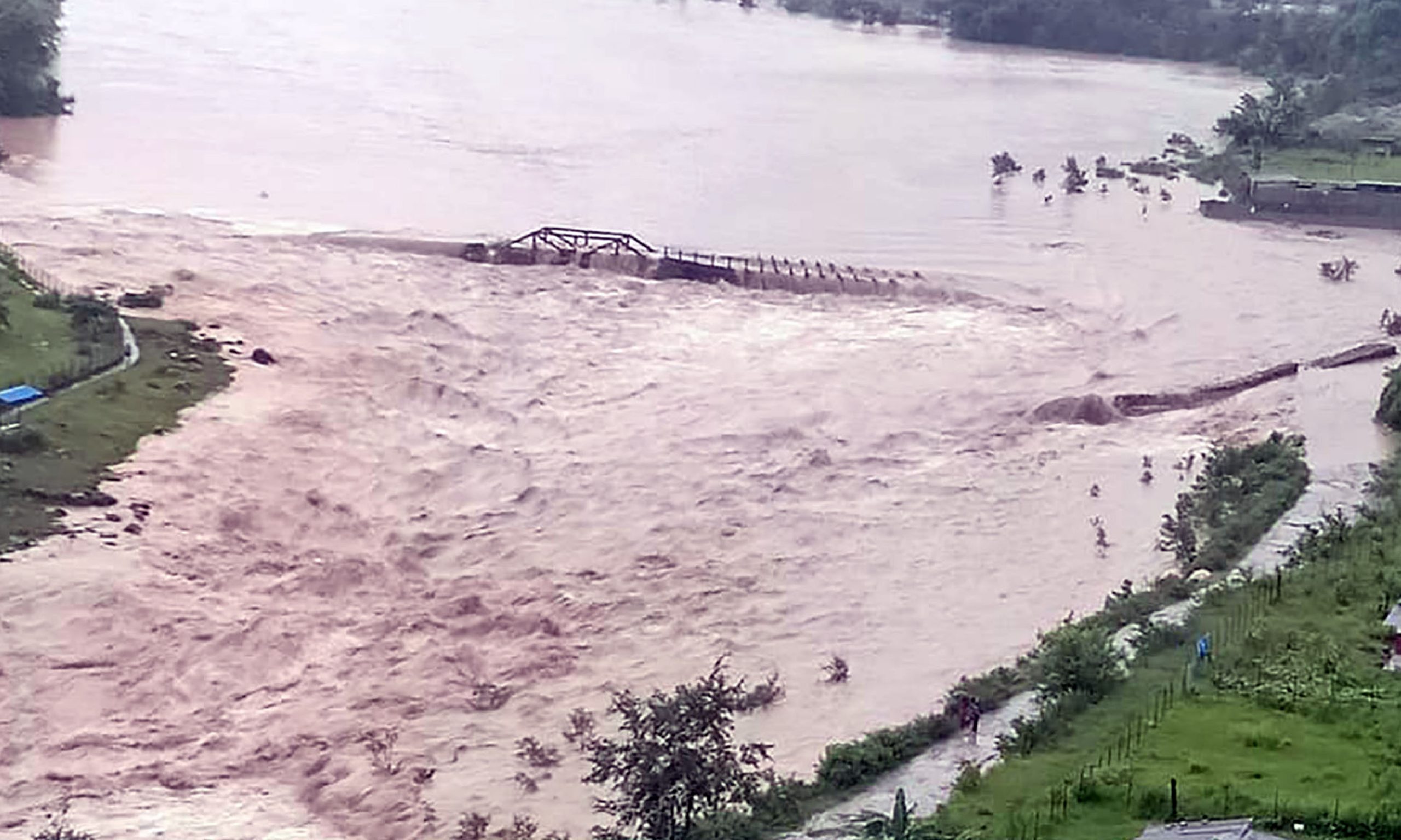 बाढीपहिराेबाट १६ सय जनाभन्दा बढी विस्थापित