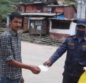 मास्क प्रयोग नगर्ने २ हजार बढीलाई  प्रहरीले गर्याे कारबाही