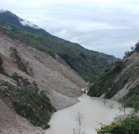 बर्षात शुरुवात सँगै बुढिगंगा नदि थुनिने खतरा बढ्याे