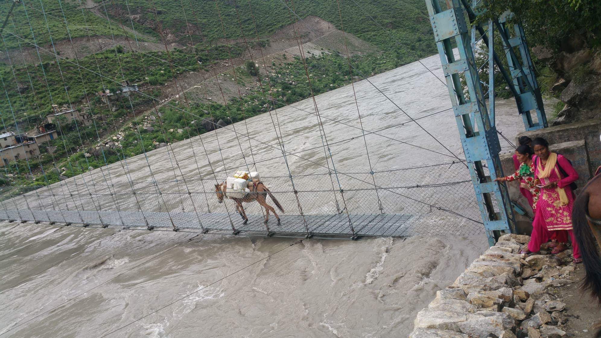 बाजुरा : कर्णाली नदिमा पानीको बहाव बढ्यो, खतरा जोखिम