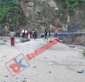 अबिरल बर्षा संगै साफेँ मार्तडी सडकको ताप्रिसेरा पक्की पुल बगायो