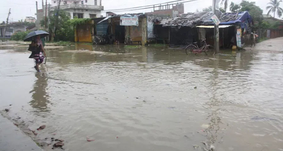 अविरल वर्षाका कारण सरकारी कार्यालयहरु डुबानमा