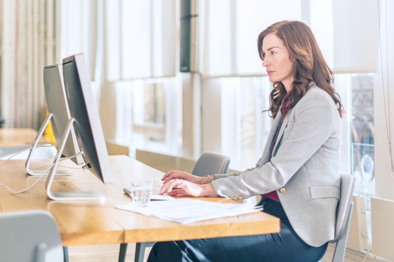 लामो समय कुर्सीमा बसेर काम गर्दा आउने समस्याका लागि सजिला उपायहरु