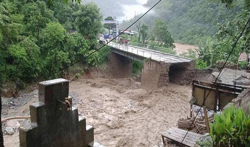 बाढी पहिरोबाट ७ जनाको मृत्यु, दुई पक्की पुल बगे