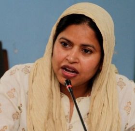 सरिता गिरीको समर्थनमा बोल्ने मोहना अन्सारीलाई आयोगले गरायो सचेत