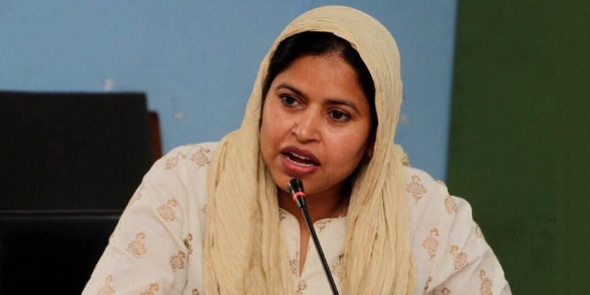 सरिता गिरीको समर्थनमा बोल्ने मोहना अन्सारीलाई आयोगले गरायो सचेत