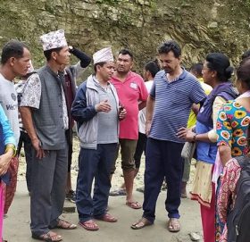 बाढि पहिरो प्रभाबित क्षेत्रमा नगरप्रमुख शाह सहितको टोलि