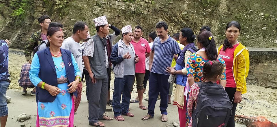 बाढि पहिरो प्रभाबित क्षेत्रमा नगरप्रमुख शाह सहितको टोलि