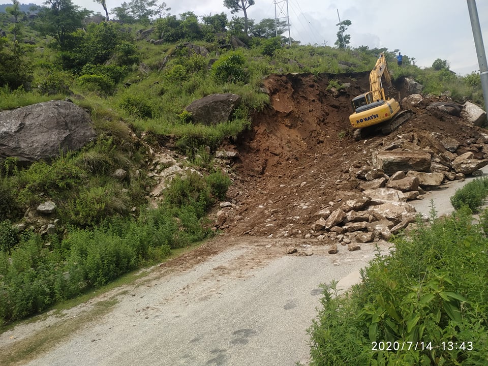 पुरानै सडक कायम हुने गरी अबरूद्ध सडककाे काम सुरू