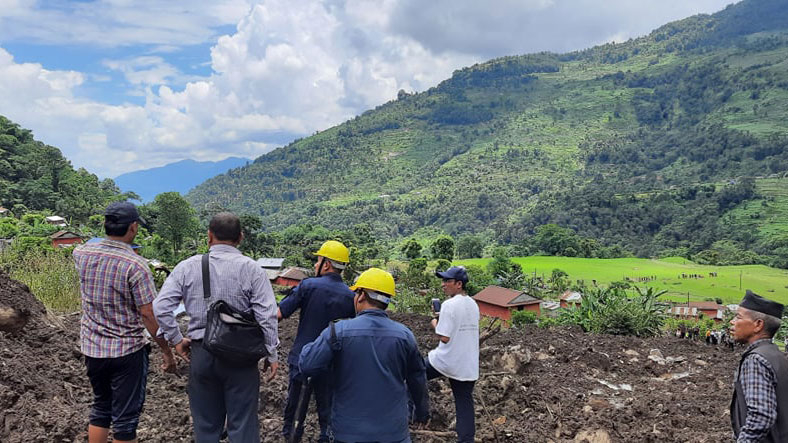 पहिरोले १८ घर पुरिए, जोखिमको आकलनले गाउँले जोगिए