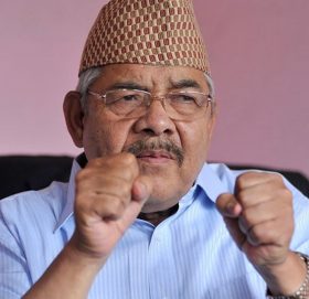 पार्टी विग्रह रोक्न भन्दै वामदेवले बुझाए दुई अध्यक्षलाई ६ बुँदे प्रस्ताव