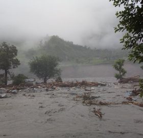 बुढिगंगा नदिको बितण्डा : दर्जनौ घर बगायो, सचेत रहन प्रशासनको आग्रह