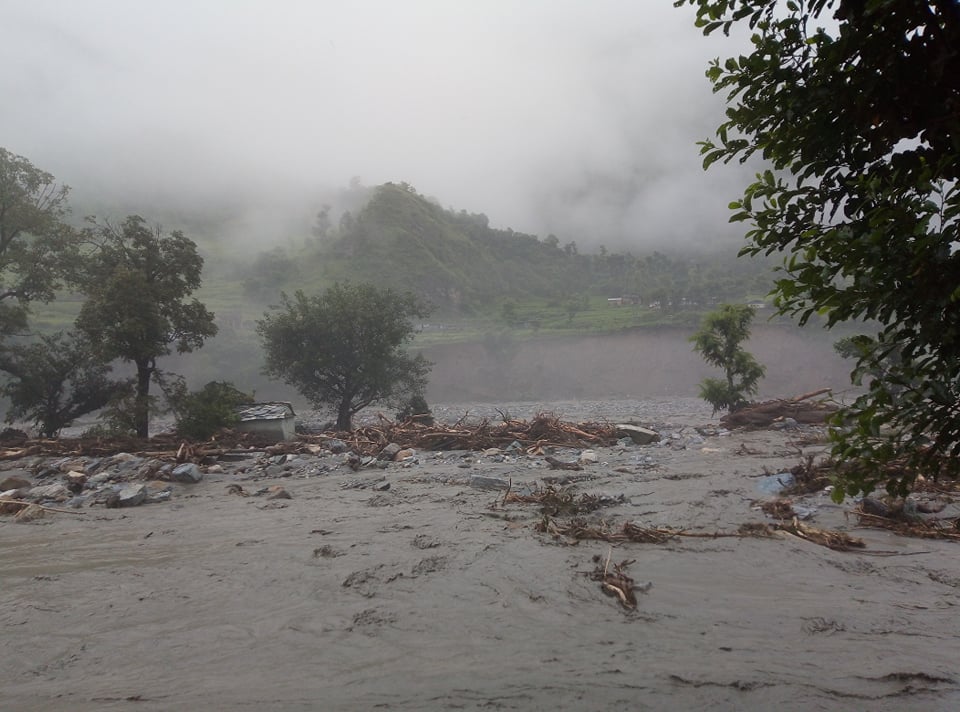बुढिगंगा नदिको बितण्डा : दर्जनौ घर बगायो, सचेत रहन प्रशासनको आग्रह