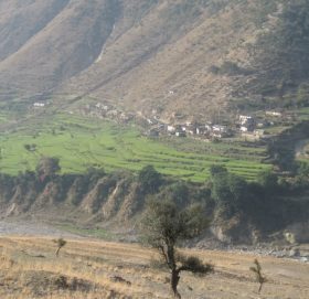 पुल नहुदा सडक संग नजाेडिएकाे गाउँ