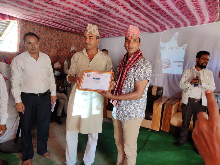 साग गेममा पदक विजेता फेन्सीङग खेलाडी शाहीलाई स्वामीकार्तिक गाउपालिका द्वारा सम्मान