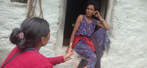 उपमेयर कबिता बिष्ट बाढीपिडितको घर पुग्दा……….