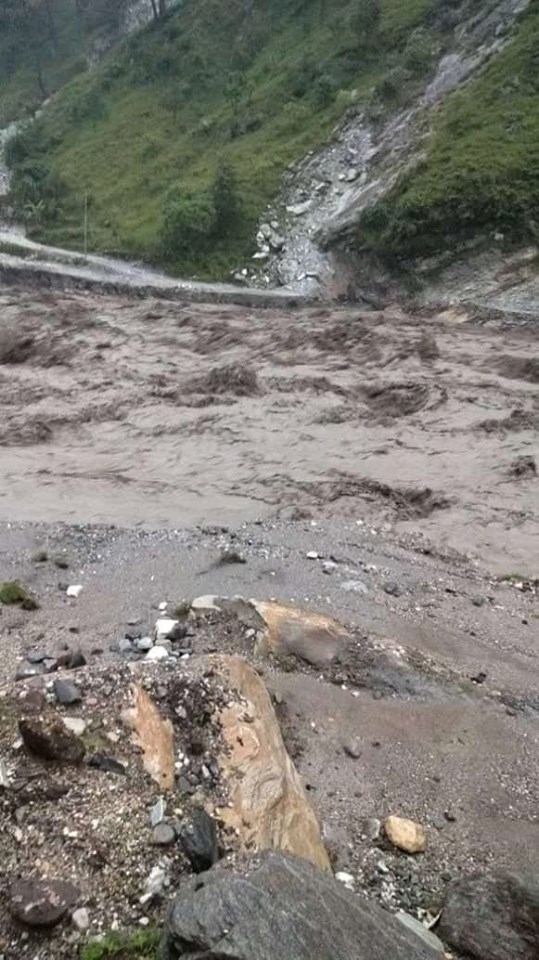 बाजुरा : जडाङ्गाको बेलीबिज्र बगायो, दर्जनौ बस्ती समेत जोखीममा