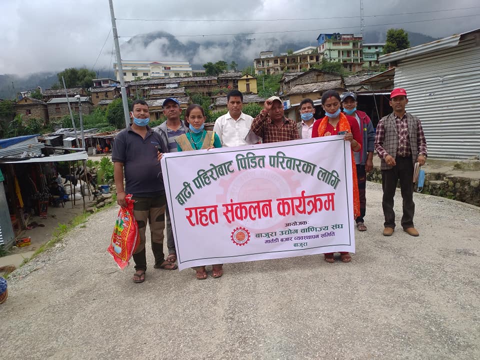 उद्योग बाणिज्य संघ बाजुराले बाढी पिडितका लागि राहत संकलन शुरु