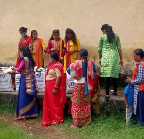 बडिमालिका नगरपालिका उपमेयरले दर खाने रकम बचाएर एकल महिलालाइ सहयाेग