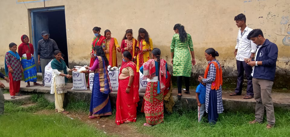 बडिमालिका नगरपालिका उपमेयरले दर खाने रकम बचाएर एकल महिलालाइ सहयाेग