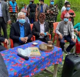 गृहमन्त्री थापासहितको टोलीद्धारा अछामको बाढी प्रभावित क्षेत्रको स्थलगत निरिक्षण