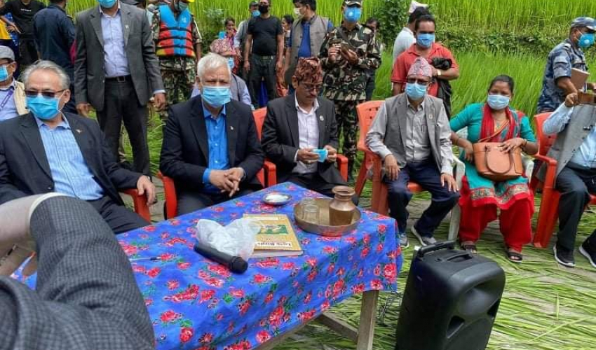 गृहमन्त्री थापासहितको टोलीद्धारा अछामको बाढी प्रभावित क्षेत्रको स्थलगत निरिक्षण