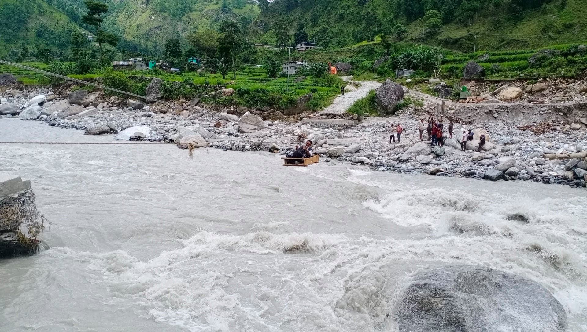 पक्किपुल बनेन, बेलीब्रिज बगायाे, तुइनकाे साहारा