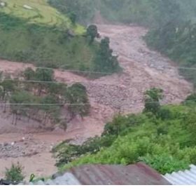 हिजो रातिको अविरल बर्षाले माैरेकाे  त्रिवेणी धाम बगायाे