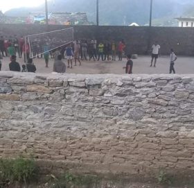 लकडाउनको अबज्ञा गर्दै भलिवल र ब्याडब्याडम्यान्टीन, भोलीदेखी पुणर्रुपमा बन्द गर्ने  प्रजिअ गैह्रे