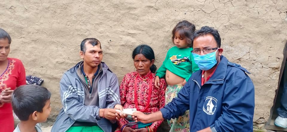 लाल बहादुरलाई उपचारका लागि आर्थिक सहयोग