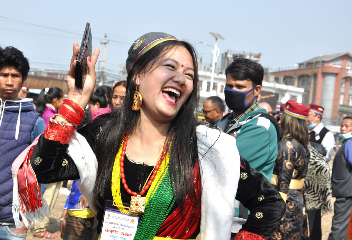 मुर्मी भोट्या होइनन्, तामाङ