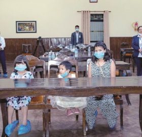 प्रधानमन्त्रीद्वारा तीन बालिकाको संरक्षकत्व ग्रहण