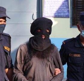 जबर्जस्ती गरेकाे अाराेपमा एक जना बाबा पक्राउ