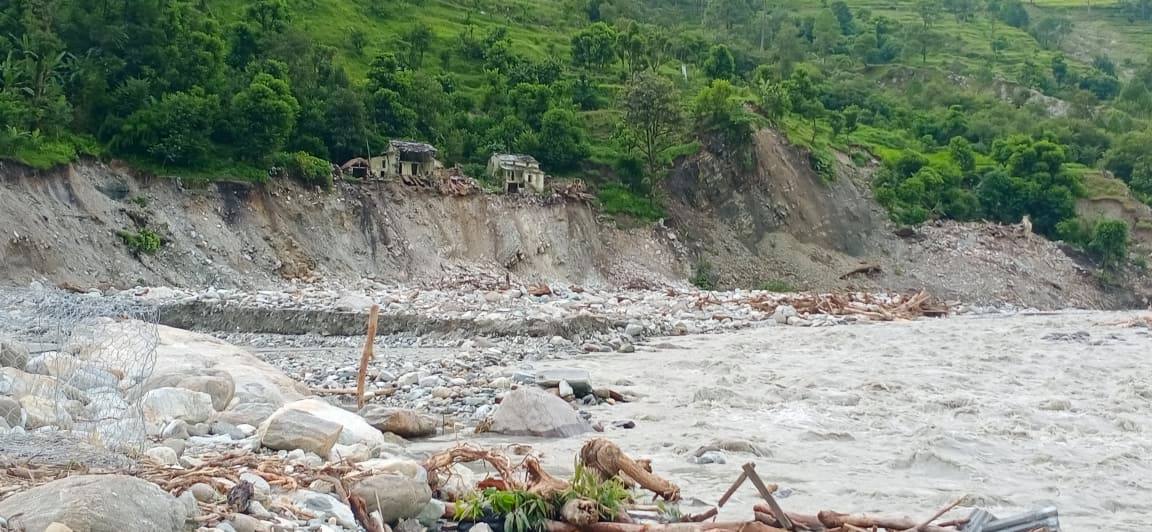 बाढी पहिरोमा परी ७७ को मृत्यु : गृह मन्त्रालय