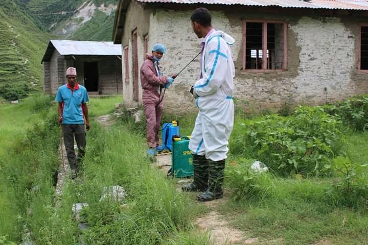 पीसबिन बाजुराद्धारा क्वारेन्टाईन निर्माण गरिएका बिद्यालयहरु निर्मलिकरण