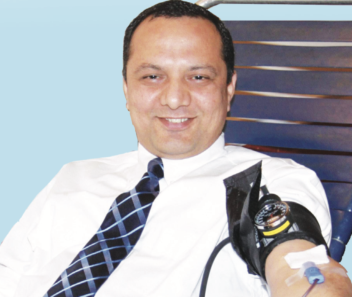 बिश्वबिख्यात रक्तदाता अर्जुन मैनालीको बायोग्राफी ११ भाषामा प्रकाशित