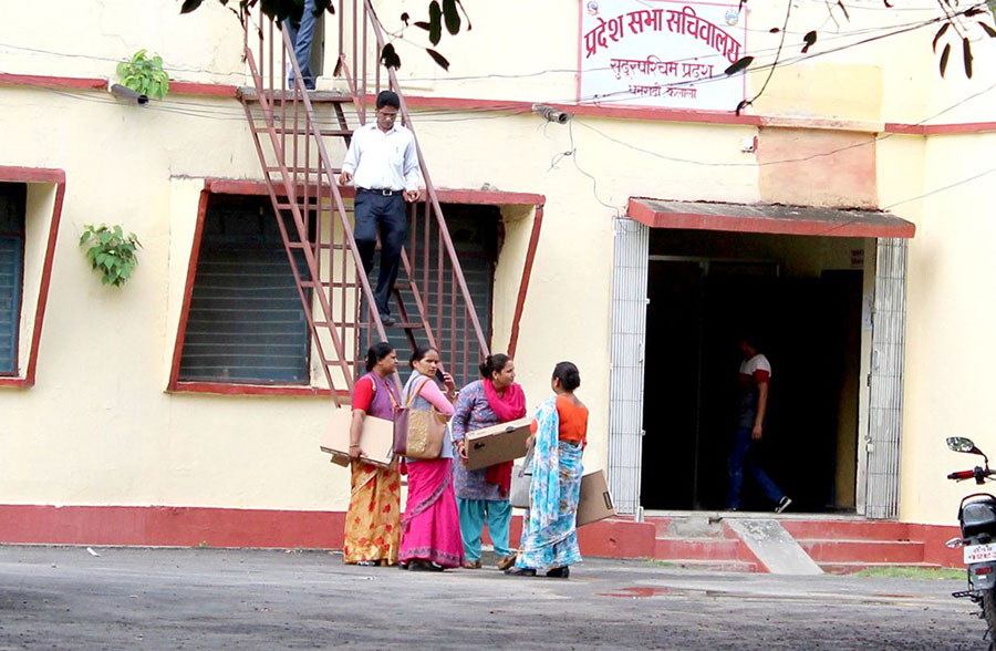 सुदूरपश्चिम प्रदेशका ५ सांसदले लगेनन ल्यापटप