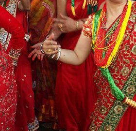 आज दर खाने दिन !