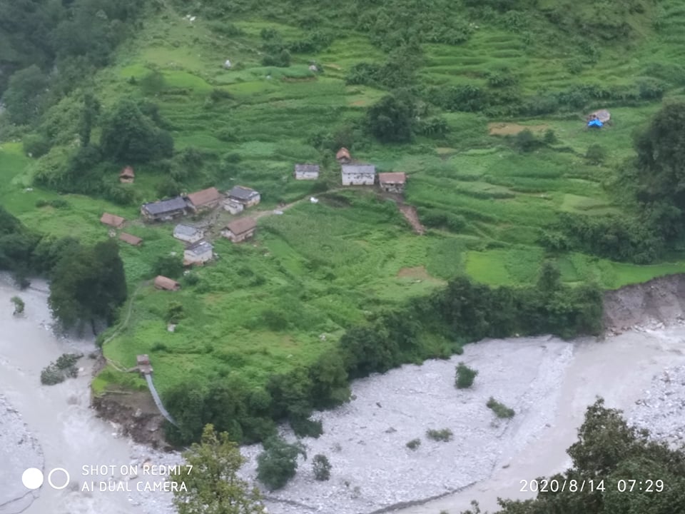 झुलङ्गे पुल बगाएको एक हप्ता, अजेटोट्की गाँउ सम्पर्कमा आउन सकेन 