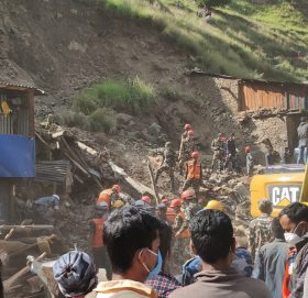 कालीकोटको पहिरोमा एकै परिवारका ४ को मृत्यु, अझै ६ बेपत्ता