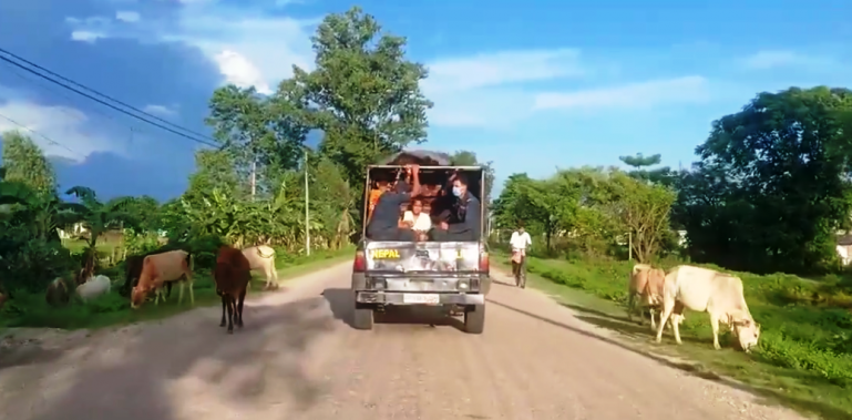 एक युवती सहित ६ जना पक्राउ