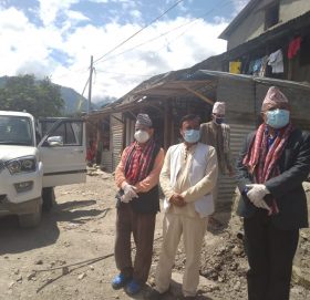 कर्णाली प्रदेशका सामाजिक विकाश मन्त्री सहितकोे टोली हुम्लाको ताँजाकोटमा