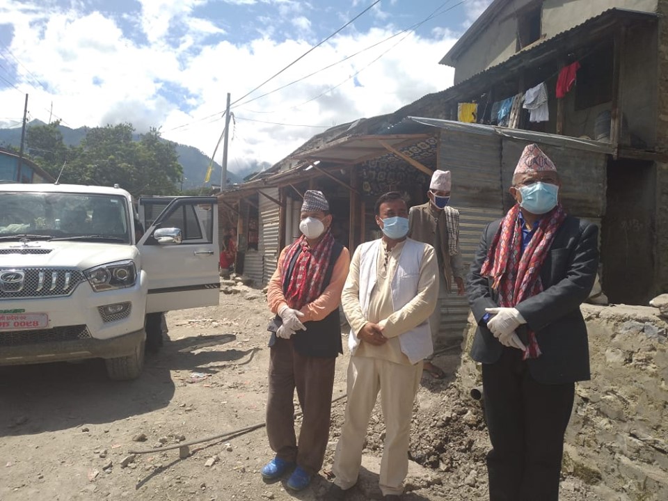 कर्णाली प्रदेशका सामाजिक विकाश मन्त्री सहितकोे टोली हुम्लाको ताँजाकोटमा