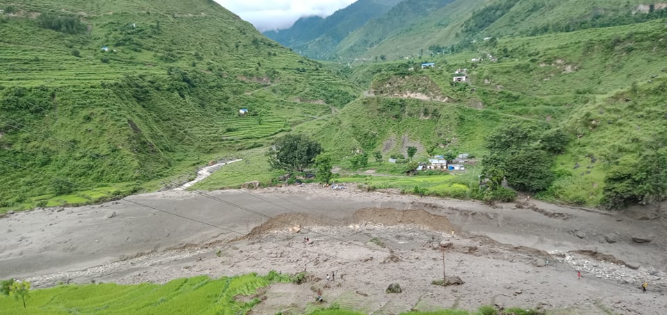 बाजुरा पहिरो : बुढिनन्दा नगरपालिका ३ का २४ परिवार बिस्तापीत