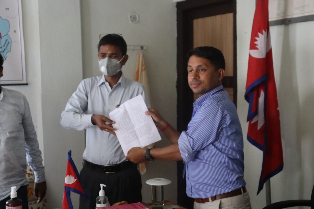 कृतीम कालोबजारी हटाउन माग गर्दै जिल्ला प्रशासनमा ज्ञापन पत्र